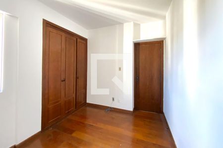 Quarto 1 de apartamento para alugar com 3 quartos, 90m² em Santo Antônio, Belo Horizonte