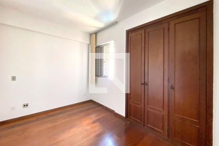 Quarto 1 de apartamento para alugar com 3 quartos, 90m² em Santo Antônio, Belo Horizonte
