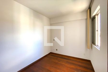 Quarto 1 de apartamento para alugar com 3 quartos, 90m² em Santo Antônio, Belo Horizonte