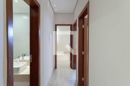 Corredor de apartamento para alugar com 3 quartos, 80m² em Planalto, Belo Horizonte