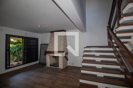 Sala de casa à venda com 3 quartos, 220m² em Guarujá, Porto Alegre