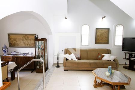 Sala de casa à venda com 4 quartos, 220m² em Álvaro Camargos, Belo Horizonte
