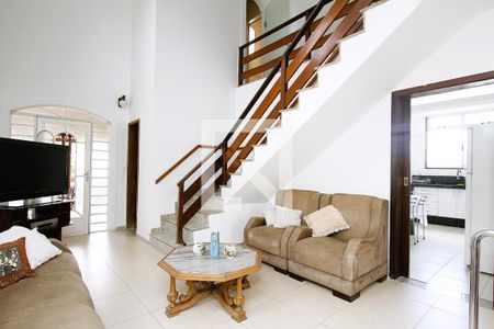 Sala de casa à venda com 4 quartos, 220m² em Álvaro Camargos, Belo Horizonte