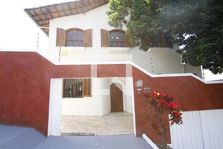 Entrada de casa à venda com 4 quartos, 220m² em Álvaro Camargos, Belo Horizonte