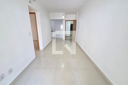 Sala de apartamento para alugar com 2 quartos, 70m² em Guilhermina, Praia Grande