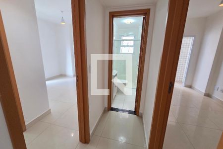 Sala de apartamento para alugar com 2 quartos, 70m² em Guilhermina, Praia Grande