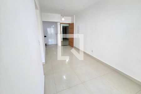Sala de apartamento para alugar com 2 quartos, 70m² em Guilhermina, Praia Grande
