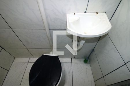 Banheiro de kitnet/studio para alugar com 1 quarto, 25m² em Penha Circular, Rio de Janeiro