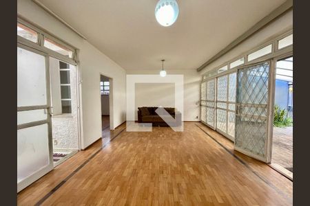 Casa para alugar com 3 quartos, 200m² em Serra, Belo Horizonte