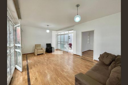 Casa para alugar com 3 quartos, 200m² em Serra, Belo Horizonte