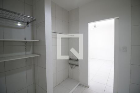 Closet da suíte 1 de casa de condomínio para alugar com 1 quarto, 60m² em Curicica, Rio de Janeiro