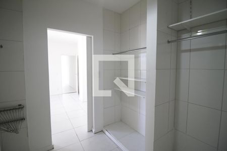 Closet da suíte 1 de casa de condomínio para alugar com 1 quarto, 60m² em Curicica, Rio de Janeiro
