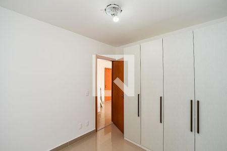 Quarto 1 de apartamento para alugar com 2 quartos, 44m² em Costa E Silva, Porto Alegre