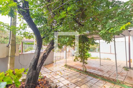 Vista da Sala/Quarto de casa à venda com 6 quartos, 250m² em Igara, Canoas