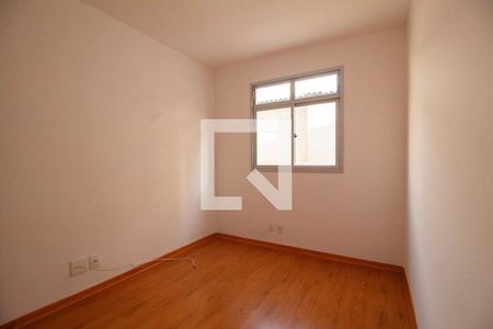 Quarto 01 de apartamento para alugar com 3 quartos, 83m² em Minas Brasil, Belo Horizonte