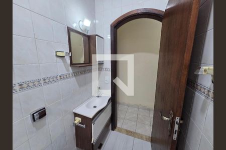 Banheiro da Suíte 1 de casa para alugar com 3 quartos, 175m² em Maracanã, Praia Grande
