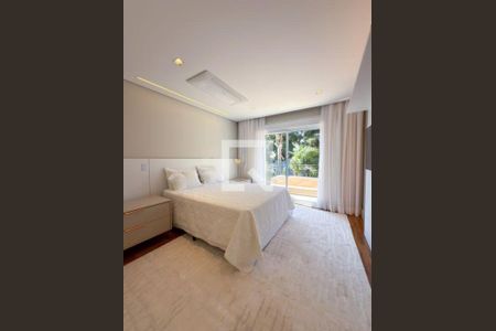 Casa à venda com 5 quartos, 700m² em Residencial Morada dos Lagos, Barueri