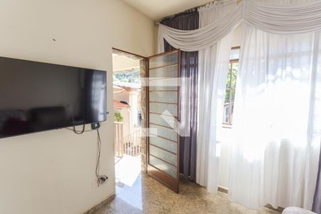 Sala 1 de casa à venda com 3 quartos, 300m² em Ipê, Belo Horizonte