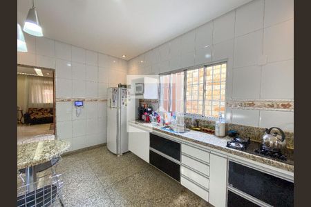 Casa para alugar com 3 quartos, 360m² em Eldoradinho, Contagem