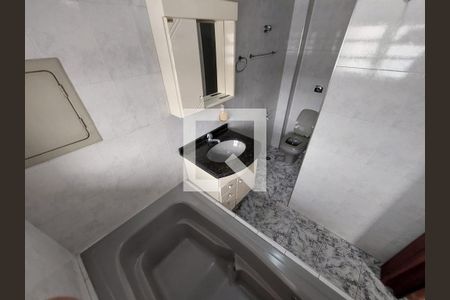 Banheiro de casa à venda com 4 quartos, 256m² em Vila Dalva, São Paulo