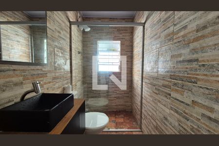 Banheiro da suíte de casa para alugar com 2 quartos, 80m² em Vila Vitória, Santo André