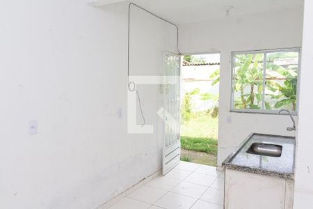 Sala/Cozinha de kitnet/studio para alugar com 1 quarto, 43m² em Guaratiba, Rio de Janeiro