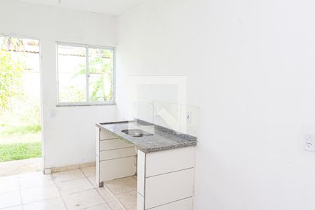 Sala/Cozinha de kitnet/studio para alugar com 1 quarto, 43m² em Guaratiba, Rio de Janeiro