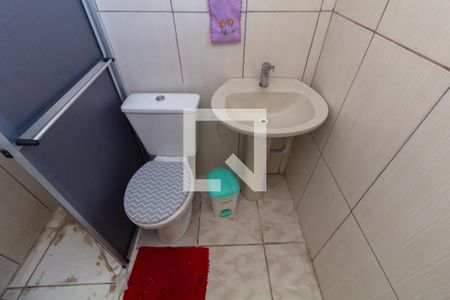 Banheiro de casa para alugar com 1 quarto, 35m² em Conjunto Residencial José Bonifácio, São Paulo