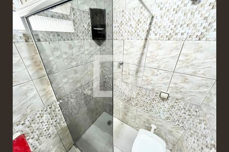 Banheiro de casa de condomínio para alugar com 2 quartos, 40m² em Vila Espanhola, São Paulo