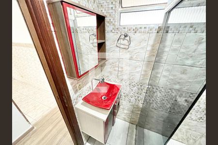 Banheiro de casa de condomínio para alugar com 2 quartos, 40m² em Vila Espanhola, São Paulo