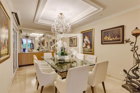 Casa à venda com 4 quartos, 600m² em Chácara Monte Alegre, São Paulo