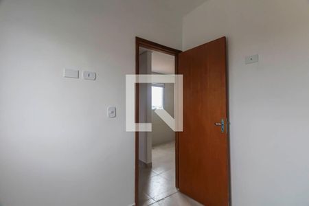 Quarto 1 de apartamento para alugar com 2 quartos, 48m² em Jardim Caguassu, São Paulo
