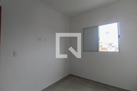 Quarto 2 de apartamento para alugar com 2 quartos, 48m² em Jardim Caguassu, São Paulo