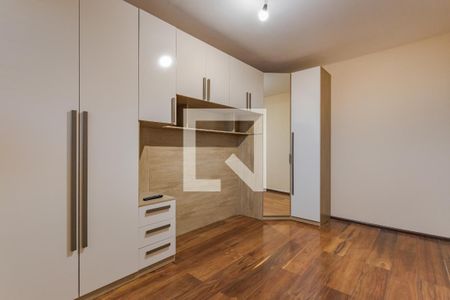 Quarto 1 de apartamento para alugar com 2 quartos, 58m² em Vila Jardim, Porto Alegre