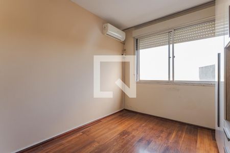 Quarto 1 de apartamento para alugar com 2 quartos, 58m² em Vila Jardim, Porto Alegre