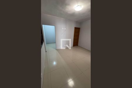 Quarto de casa para alugar com 2 quartos, 100m² em Jardim Silvia, Embu das Artes