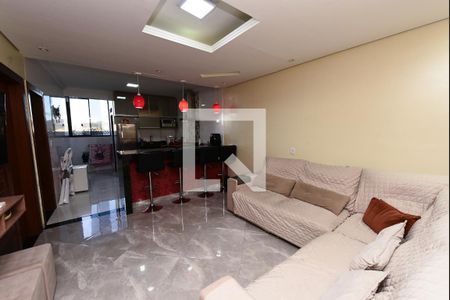 Sala de casa à venda com 6 quartos, 110m² em Industrial, Contagem