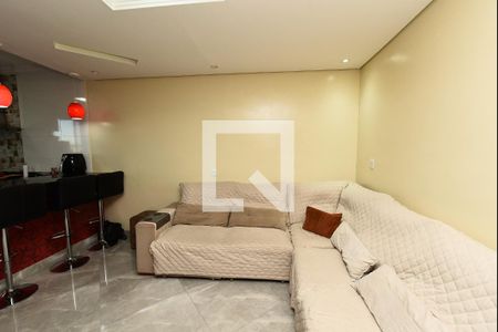 Sala de casa à venda com 6 quartos, 110m² em Industrial, Contagem