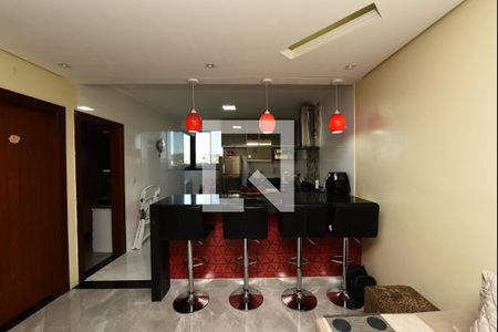 Sala de casa à venda com 6 quartos, 110m² em Industrial, Contagem