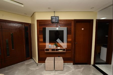 Sala de casa à venda com 6 quartos, 110m² em Industrial, Contagem