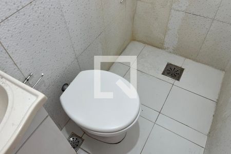 Banheiro  de apartamento para alugar com 2 quartos, 45m² em Aparecida, Santos