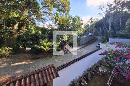 Sala de casa de condomínio à venda com 3 quartos, 258m² em Santa Barbara, Niterói