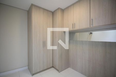 Quarto 1 de apartamento para alugar com 2 quartos, 44m² em Jardim Helga, São Paulo