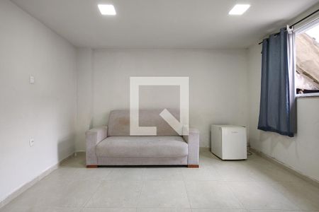 Sala/Quarto de kitnet/studio para alugar com 1 quarto, 30m² em Jacarepaguá, Rio de Janeiro