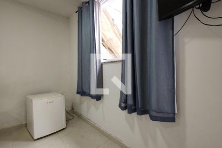 Sala/Quarto de kitnet/studio para alugar com 1 quarto, 30m² em Jacarepaguá, Rio de Janeiro