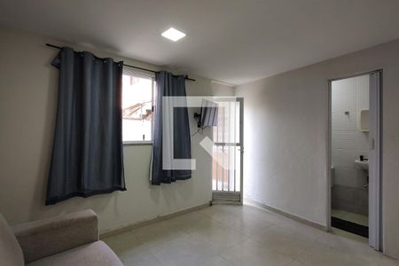 Sala/Quarto de kitnet/studio para alugar com 1 quarto, 30m² em Jacarepaguá, Rio de Janeiro