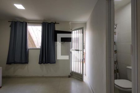 Sala/Quarto de kitnet/studio para alugar com 1 quarto, 30m² em Jacarepaguá, Rio de Janeiro