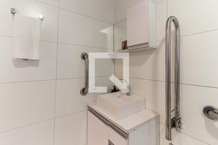 Banheiro de kitnet/studio para alugar com 1 quarto, 26m² em Vila Buarque, São Paulo