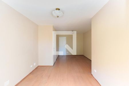 Espaço de entrada com piso de madeira e iluminação natural. de apartamento à venda com 3 quartos, 93m² em Aclimação, São Paulo