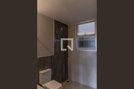 Banheiro da Suíte de apartamento à venda com 4 quartos, 142m² em Santa Lúcia, Belo Horizonte